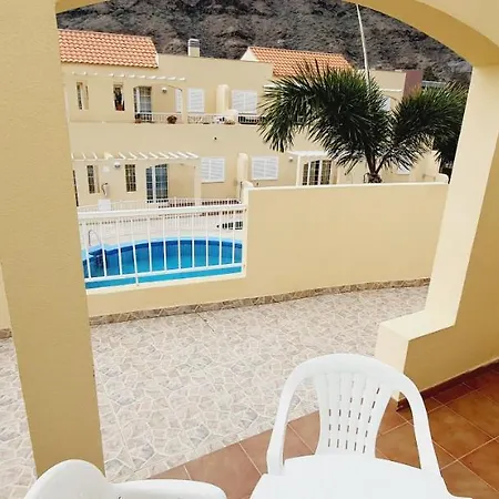 Apartment With Swimming Pool